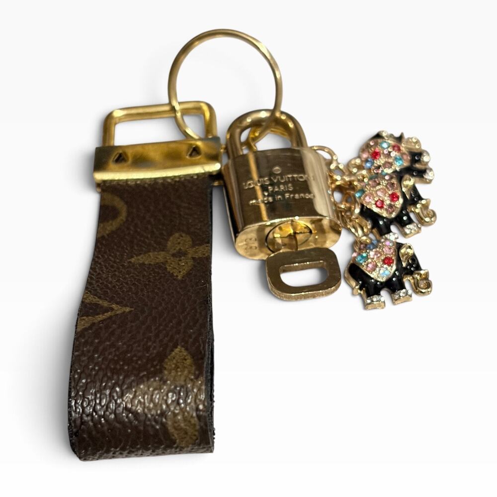 Louis Vuitton Lock & Key #313 w/a Canvas Loop & Elephant Charms Keychain